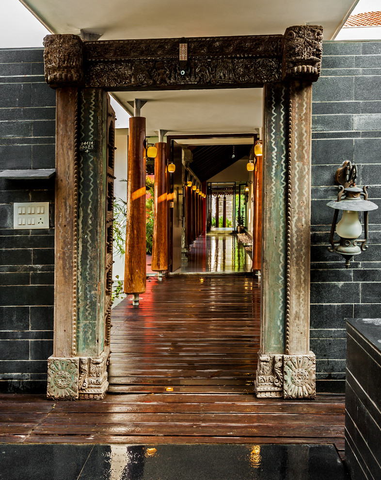 Inspiration for a zen entryway remodel in Delhi