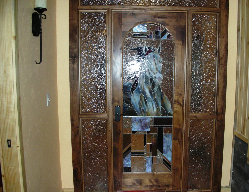 デンバーにある中くらいなサンタフェスタイルのおしゃれな玄関ドア (テラコッタタイルの床、ガラスドア) の写真