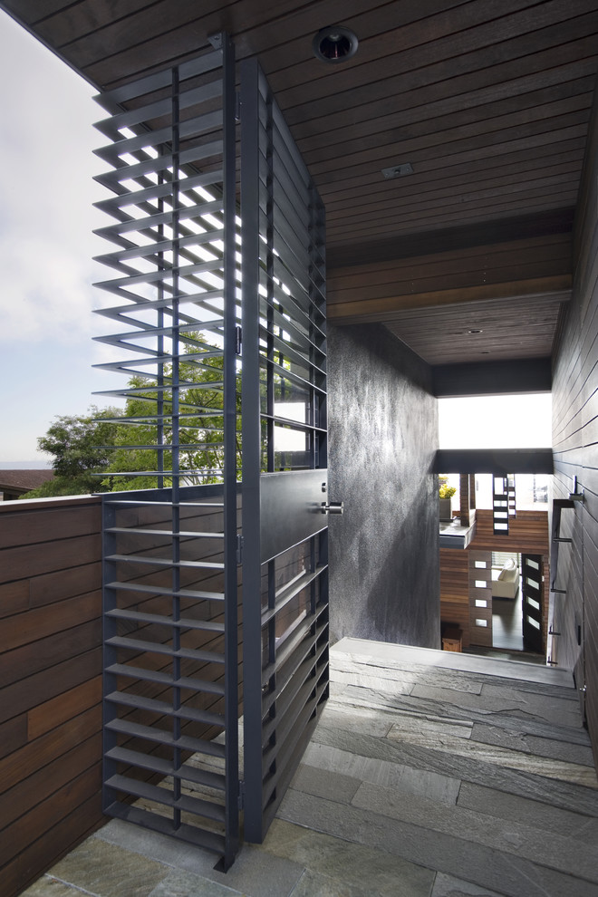 Источник вдохновения для домашнего уюта: прихожая в стиле модернизм с металлической входной дверью