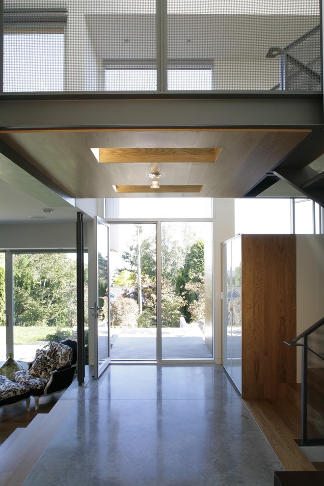 Design ideas for a modern entrance in Vancouver.