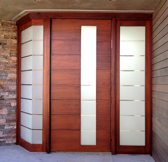 Источник вдохновения для домашнего уюта: входная дверь среднего размера в современном стиле с коричневыми стенами, одностворчатой входной дверью и входной дверью из темного дерева