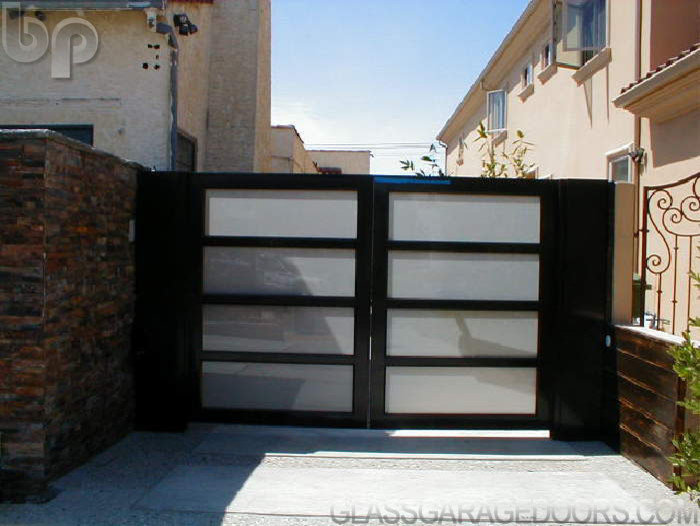 Entryway - modern entryway idea in Los Angeles