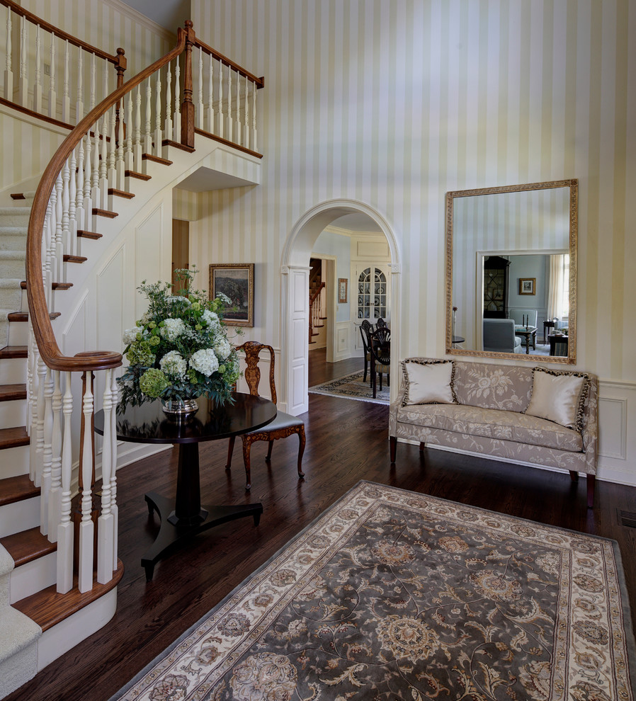 Grand Traditional Interior Decor in Wayne, IL Traditional Entry