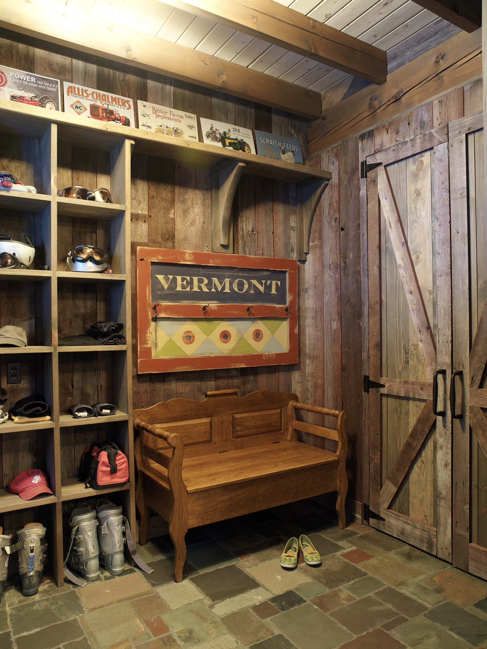 Featured image of post Rustic Mudroom Bench Ideas