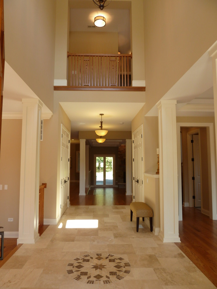 Example of a transitional entryway design in Denver