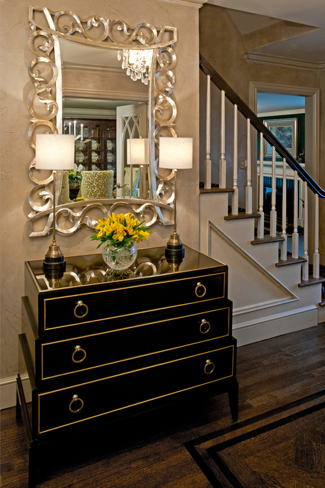 Example of a transitional entryway design in Detroit