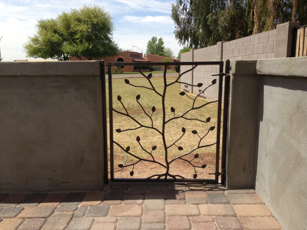 Photo of a contemporary entrance in Phoenix.