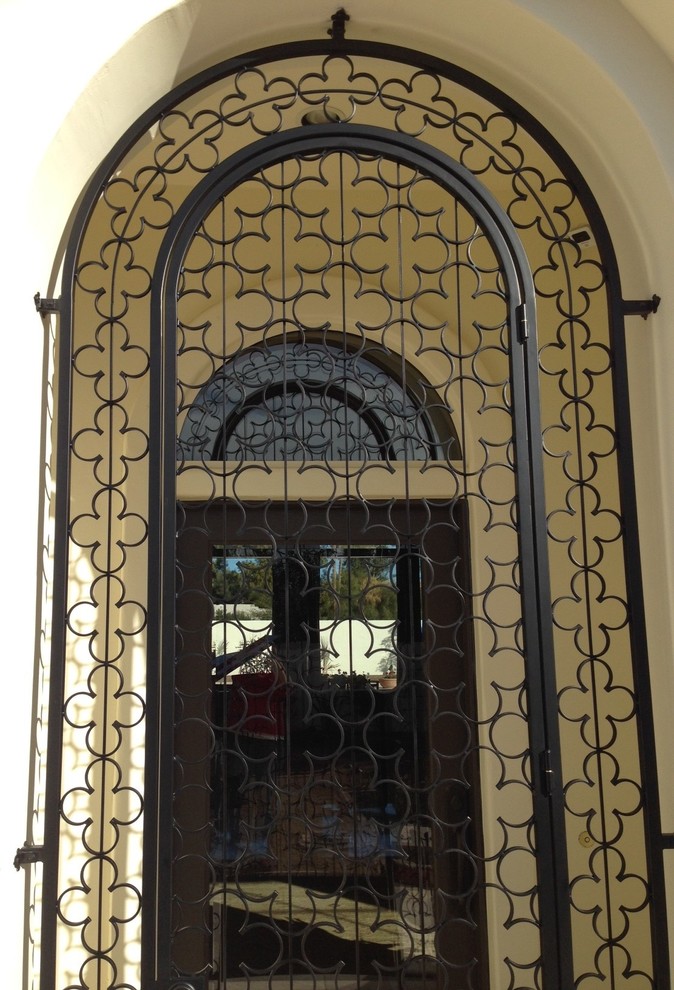 Photo of a mediterranean entrance in Phoenix.