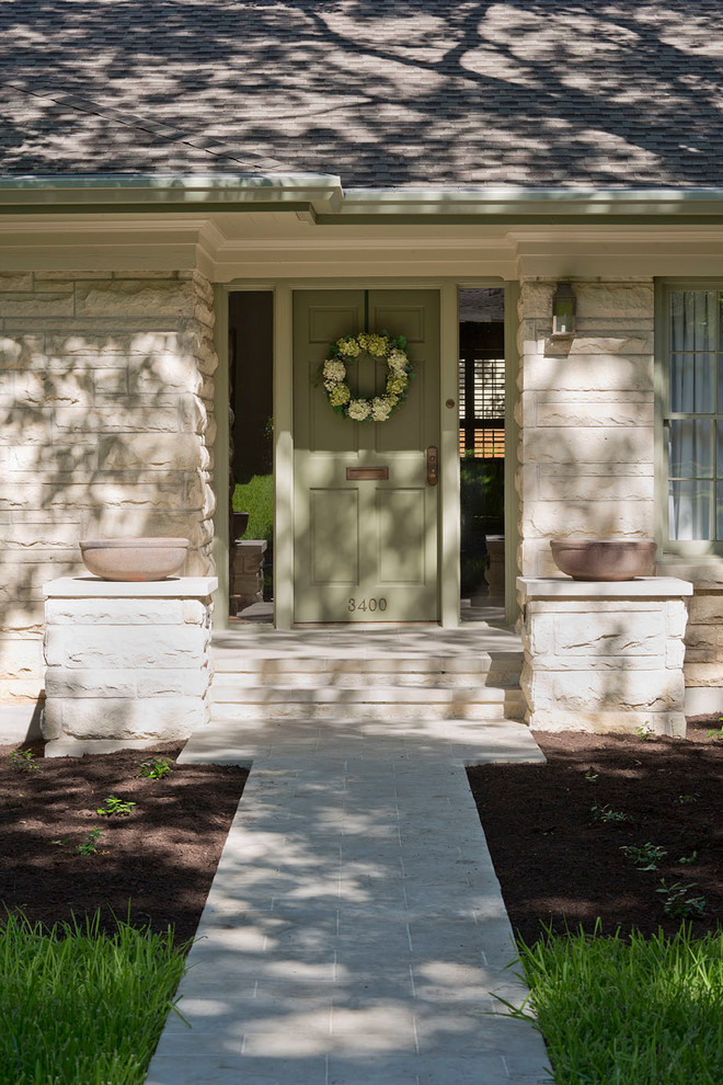 Elegant entryway photo in Austin with a green front door