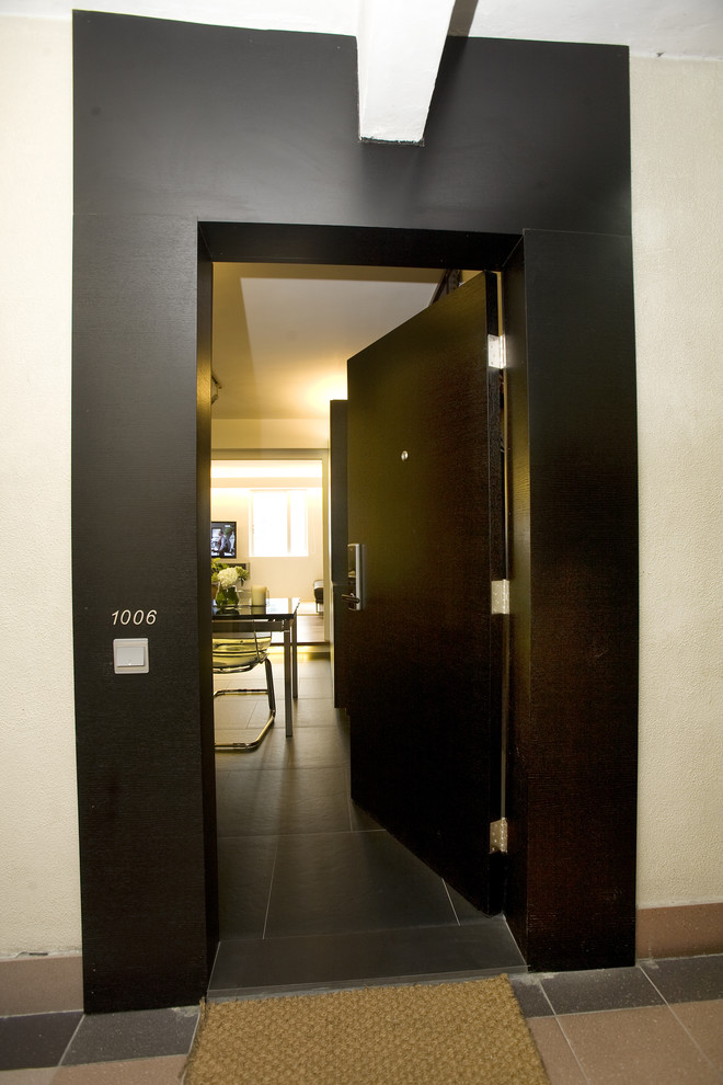 Example of a minimalist entryway design in Hong Kong