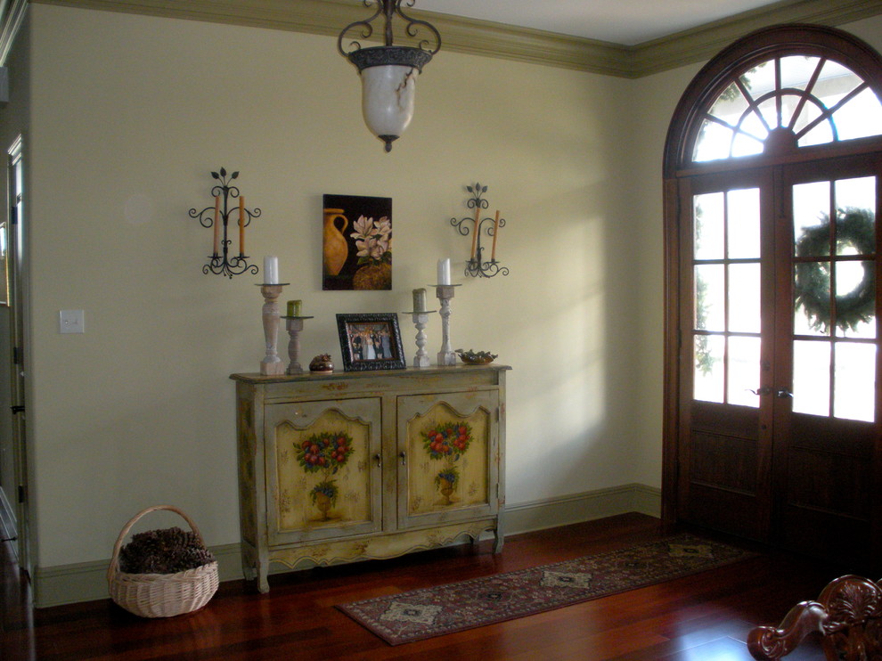 Example of a classic entryway design in New Orleans