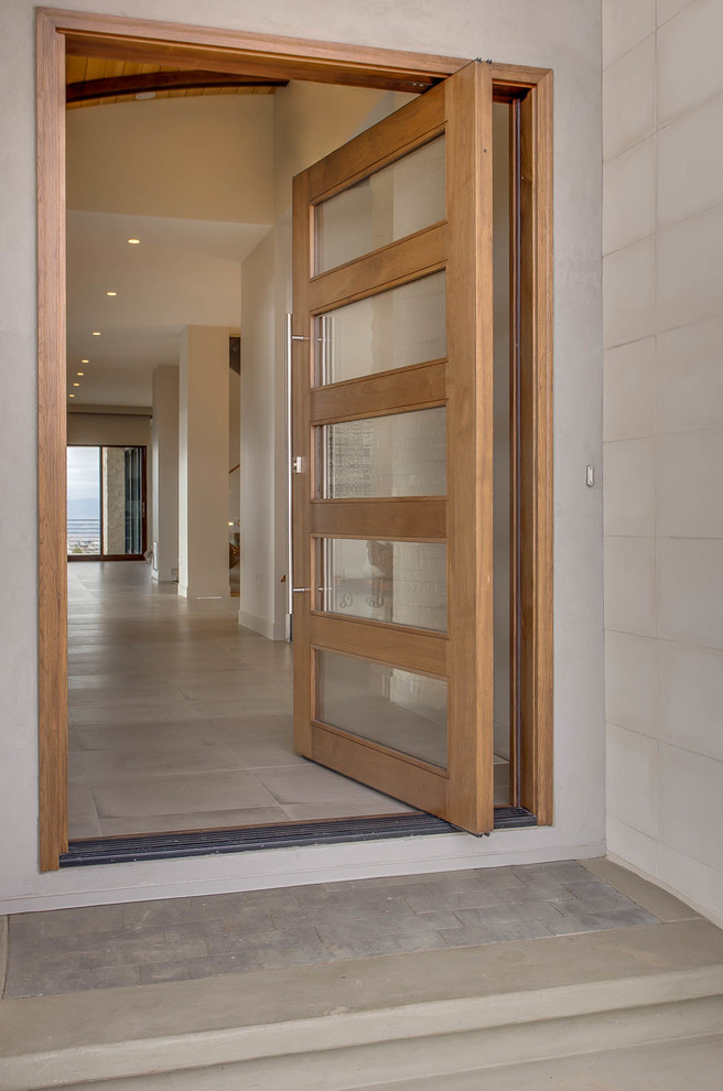 Идея дизайна: входная дверь среднего размера в стиле неоклассика (современная классика) с бежевыми стенами, бетонным полом, поворотной входной дверью, стеклянной входной дверью и бежевым полом