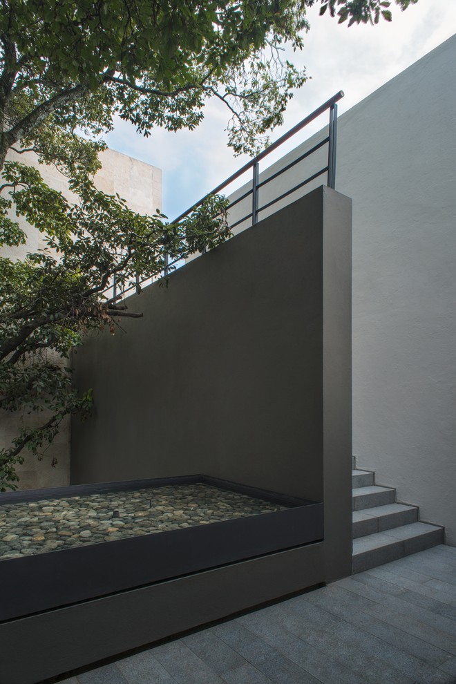 Photo of a contemporary entrance in Mexico City.