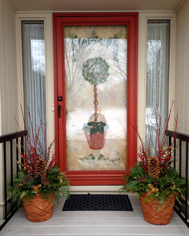 Example of a mid-sized classic entryway design in New York