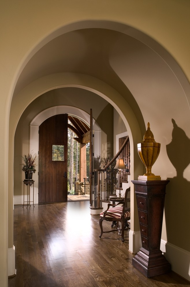 This is an example of a traditional entrance in Atlanta.