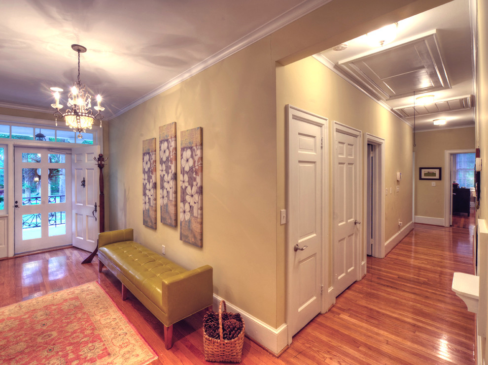 Example of a classic entryway design in Charlotte