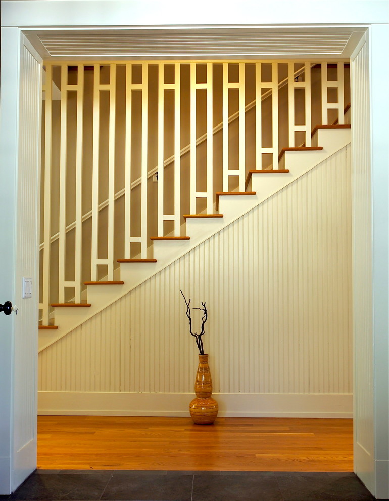 Idée de décoration pour un escalier chalet.