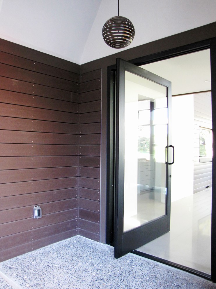 Entryway - mid-century modern entryway idea in Orange County