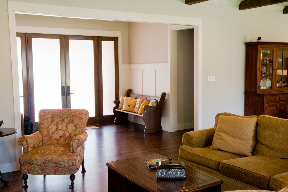 Mittelgroße Moderne Haustür mit grauer Wandfarbe, braunem Holzboden, Doppeltür und hellbrauner Holzhaustür in Dallas