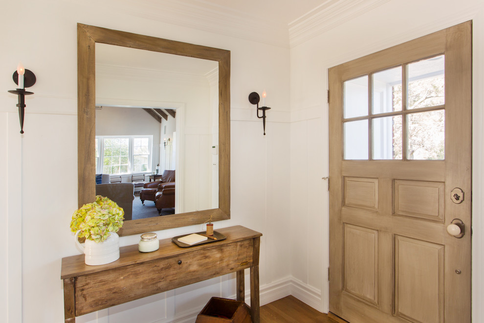 Design ideas for a traditional entrance in Los Angeles with white walls.