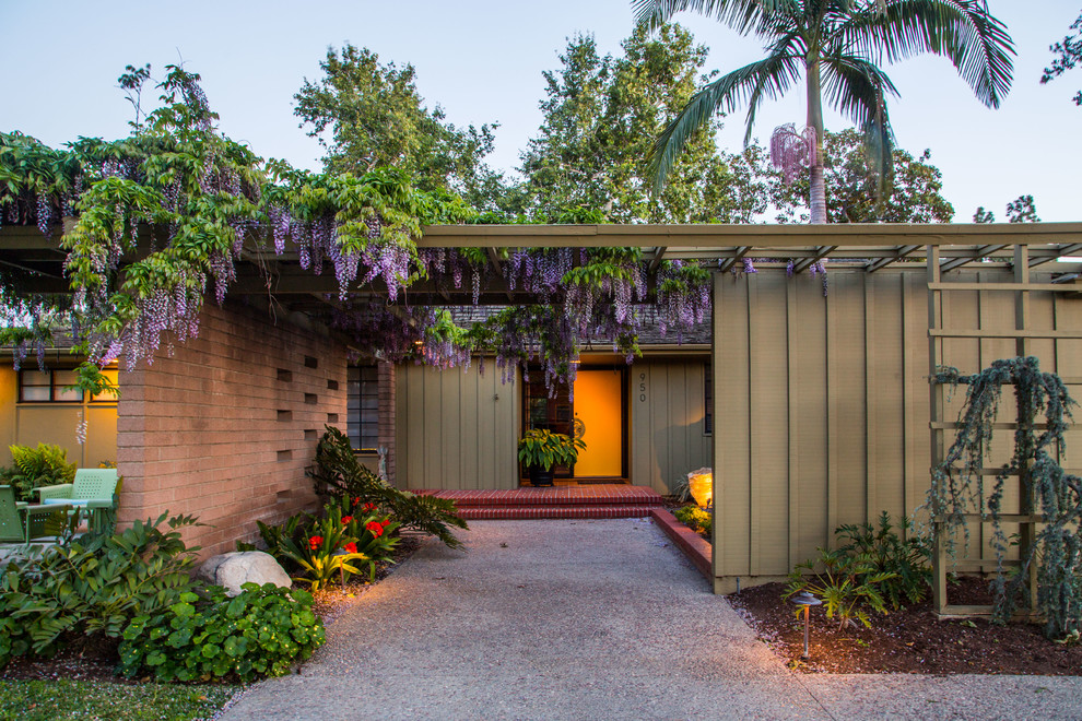 Photo of a midcentury entrance in Orange County.