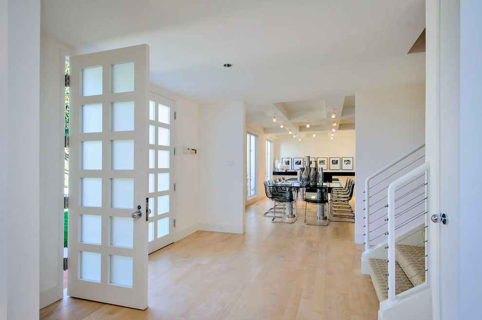 Design ideas for a contemporary entrance in San Francisco with white walls.
