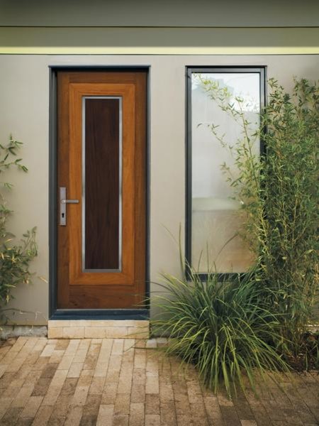 Ispirazione per una porta d'ingresso design di medie dimensioni con pareti beige, pavimento in mattoni, una porta singola e una porta marrone