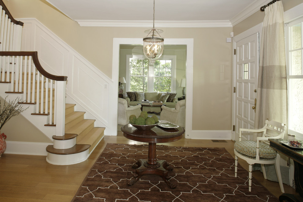 Design ideas for a classic entrance in New York.