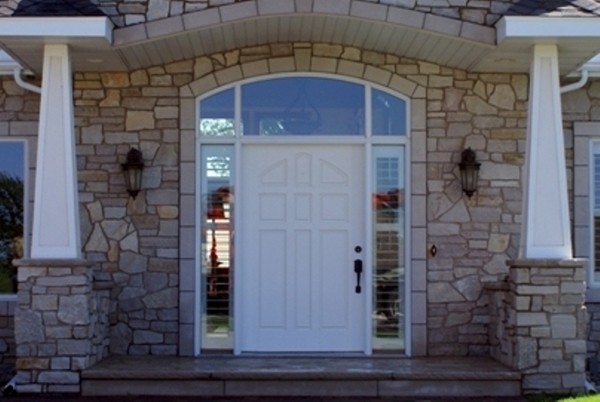 Example of a classic entryway design in Omaha