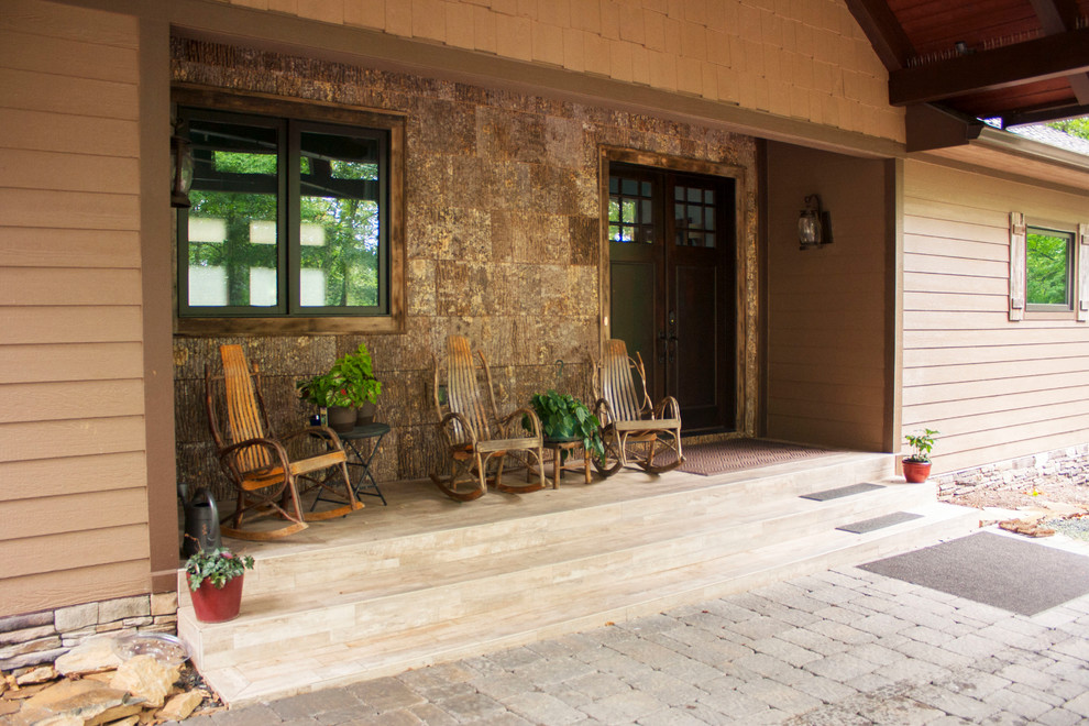 Пример оригинального дизайна: фойе среднего размера в современном стиле с коричневыми стенами, двустворчатой входной дверью, входной дверью из темного дерева, бежевым полом и полом из керамической плитки
