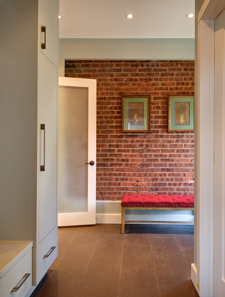 Источник вдохновения для домашнего уюта: тамбур среднего размера в стиле модернизм с зелеными стенами, полом из керамической плитки, одностворчатой входной дверью и белой входной дверью