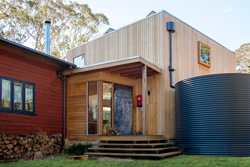 Kleine Moderne Haustür mit Drehtür und schwarzer Haustür in Sydney