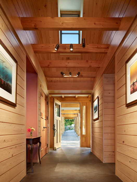 Mid-sized mountain style entryway photo in Seattle