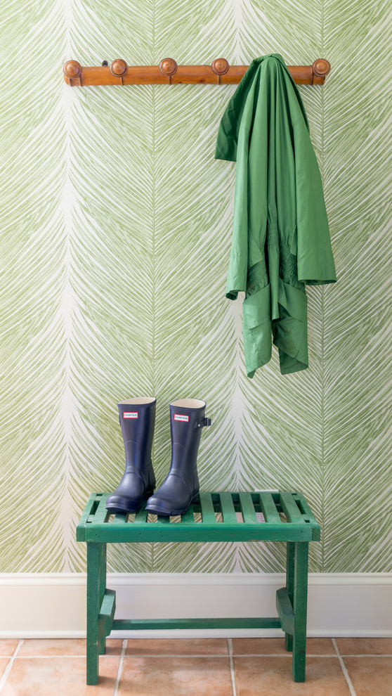 На фото: большая прихожая в классическом стиле с зелеными стенами, полом из терракотовой плитки и оранжевым полом с