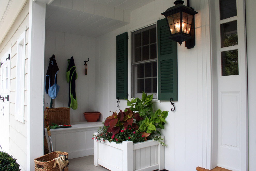 Exemple d'une porte d'entrée chic avec un mur blanc, une porte simple, une porte blanche et un sol en carrelage de céramique.