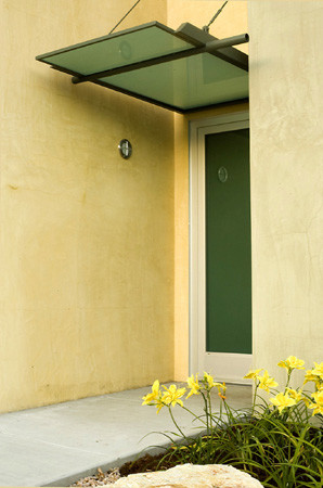 Inspiration for a modern entrance in Los Angeles.