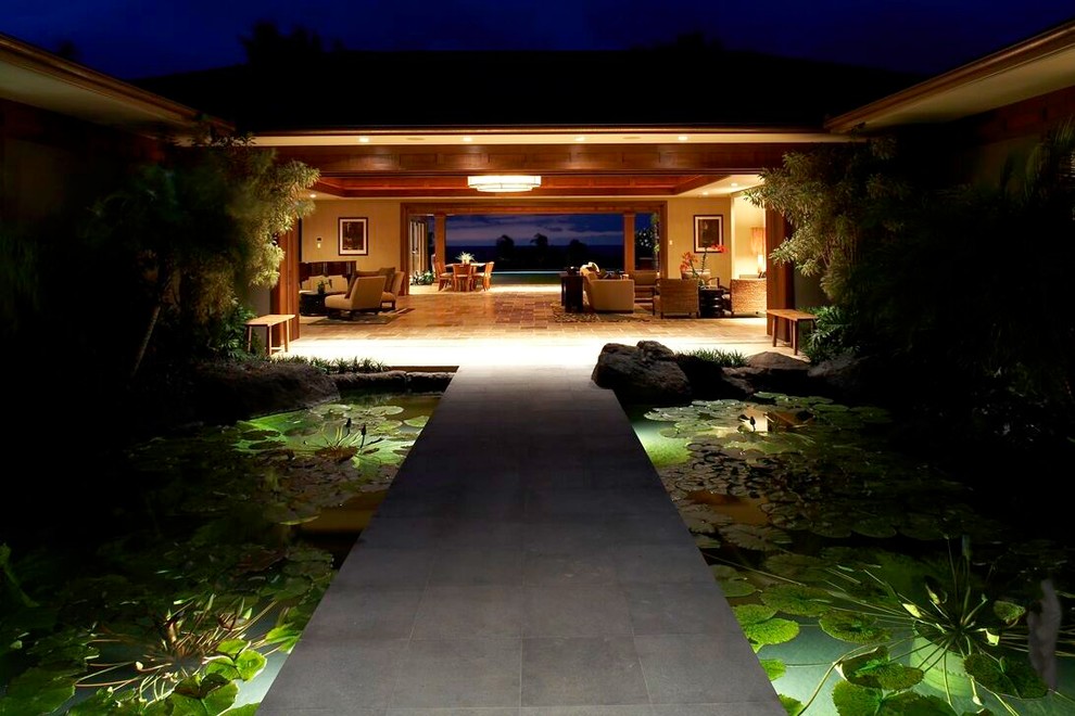 Inspiration for a tropical entryway remodel in Hawaii