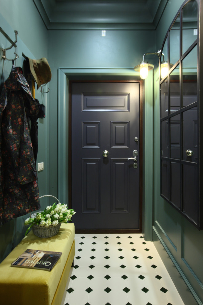 На фото: узкая прихожая: освещение в стиле неоклассика (современная классика) с одностворчатой входной дверью и черной входной дверью с