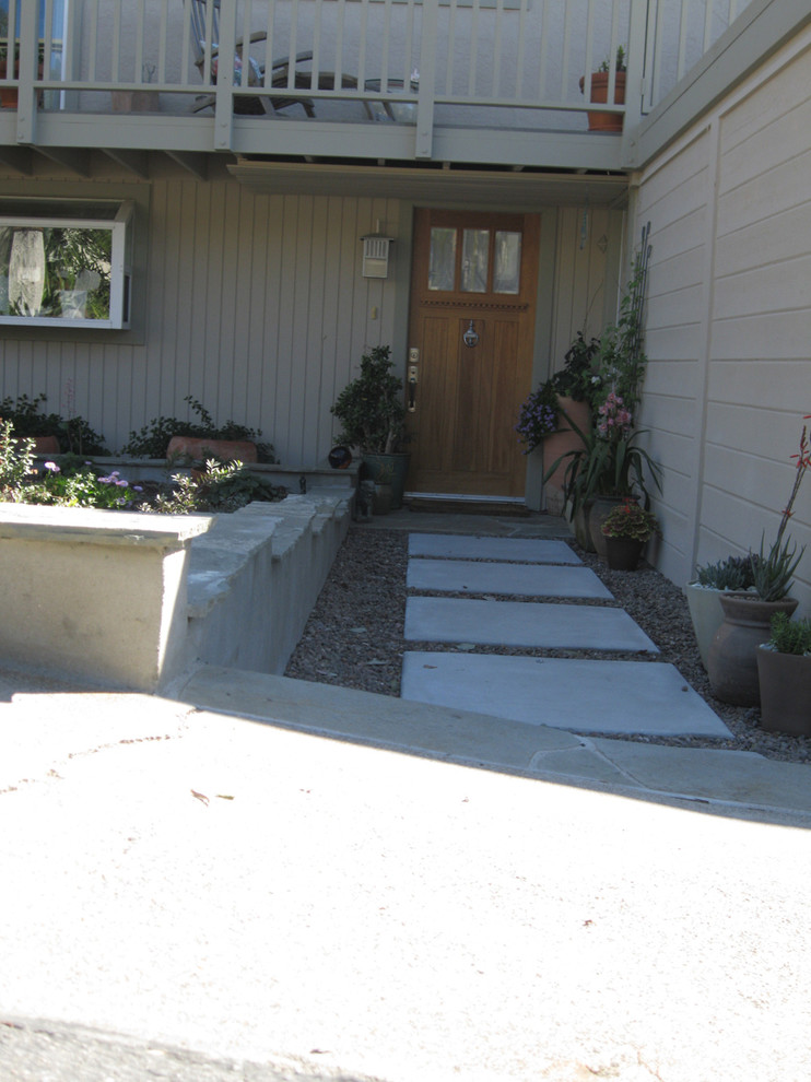 Photo of a small contemporary entrance in Orange County.