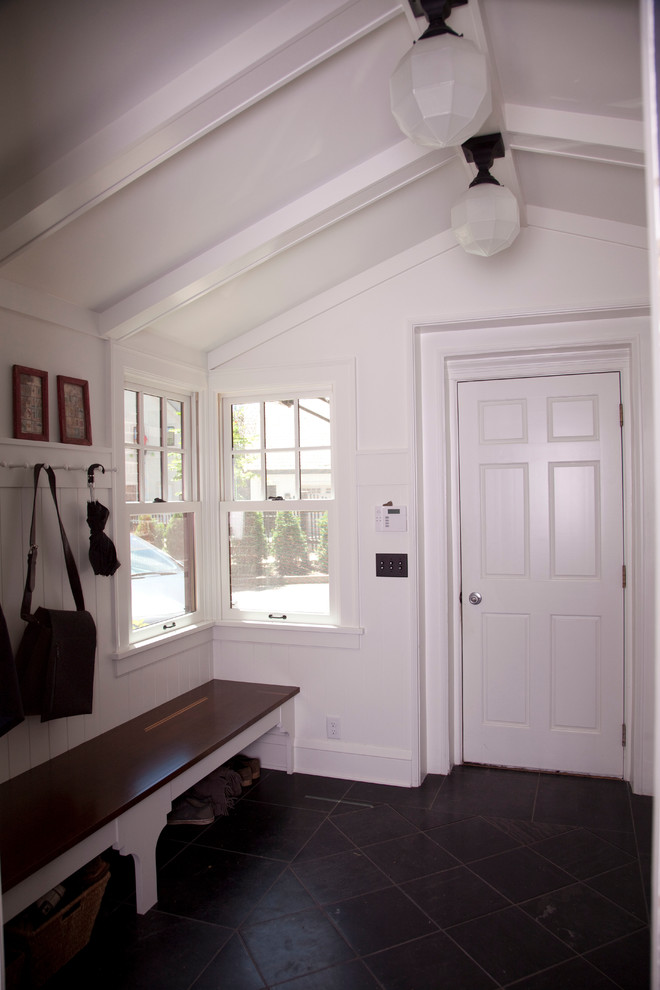 Esempio di un ingresso chic di medie dimensioni con pareti bianche, pavimento in ardesia, una porta singola e una porta bianca