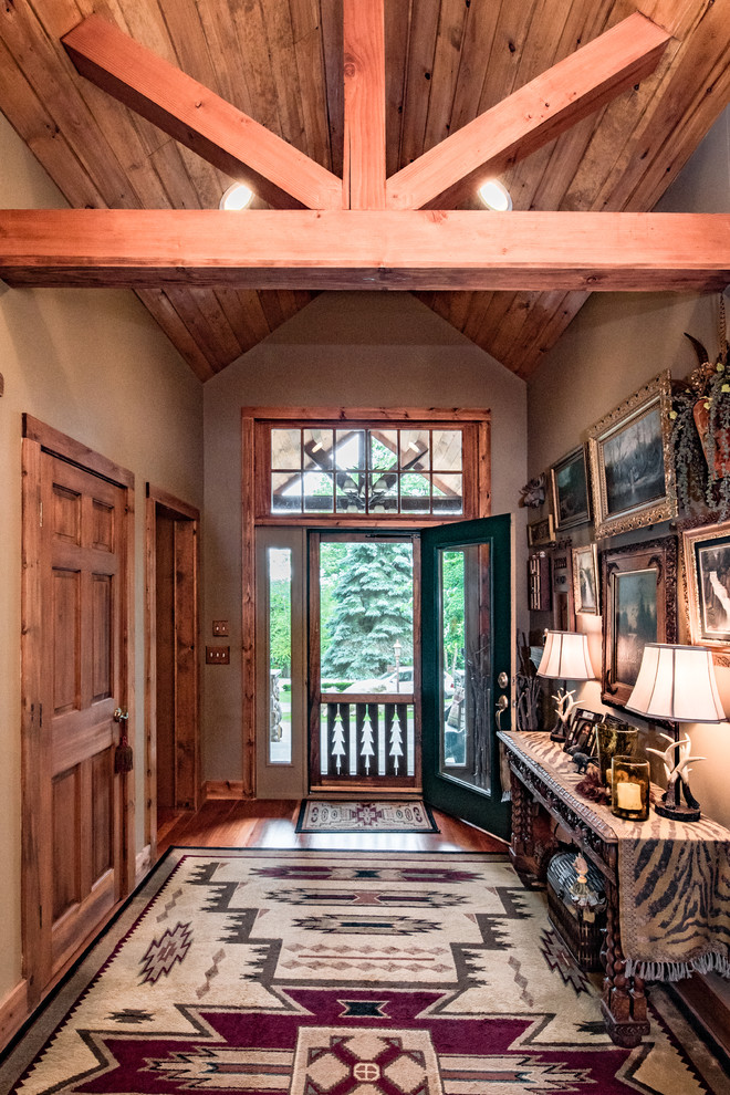 Foto de hall rural de tamaño medio con paredes grises, suelo de madera en tonos medios, puerta de vidrio, suelo marrón y puerta simple