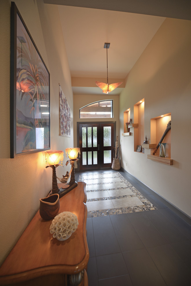 На фото: большое фойе в стиле модернизм с бежевыми стенами, полом из керамической плитки, двустворчатой входной дверью и входной дверью из темного дерева с