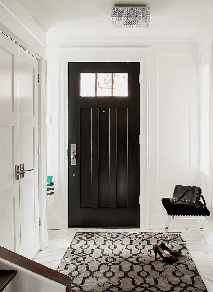 Imagen de puerta principal tradicional renovada de tamaño medio con paredes blancas, suelo de mármol, puerta simple, puerta de madera oscura y suelo gris