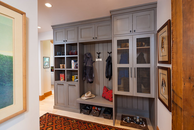 https://st.hzcdn.com/simgs/pictures/entryways/lazy-heart-ranch-mudroom-dovetail-construction-img~ac110334068d5d0c_4-4714-1-0a31eea.jpg