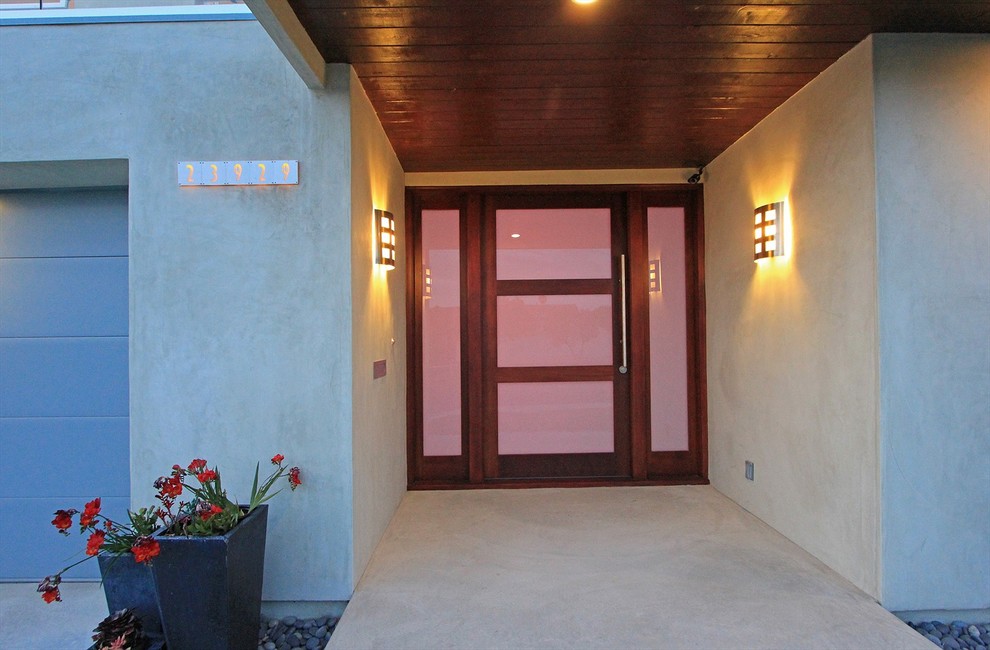 Entryway - contemporary entryway idea in Orange County