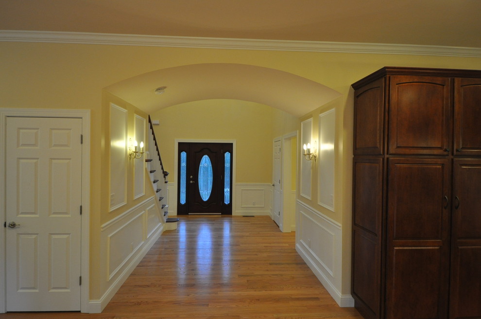 Entryway - traditional entryway idea in Boston