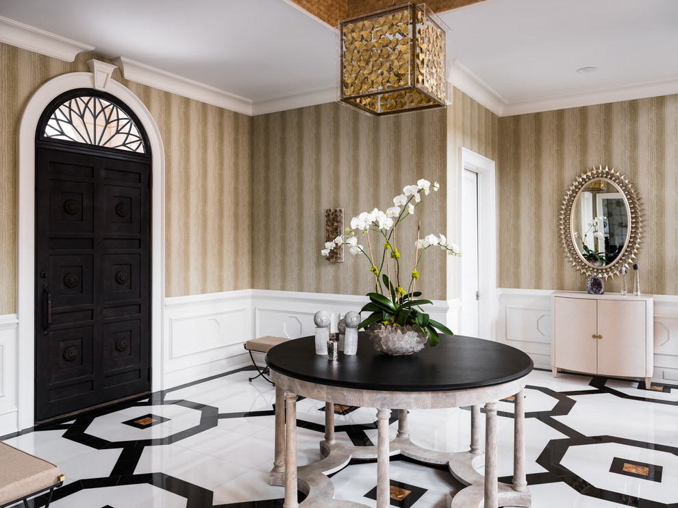 Inspiration pour un hall d'entrée minimaliste avec un mur beige, un sol en marbre, une porte simple, une porte noire et un sol multicolore.