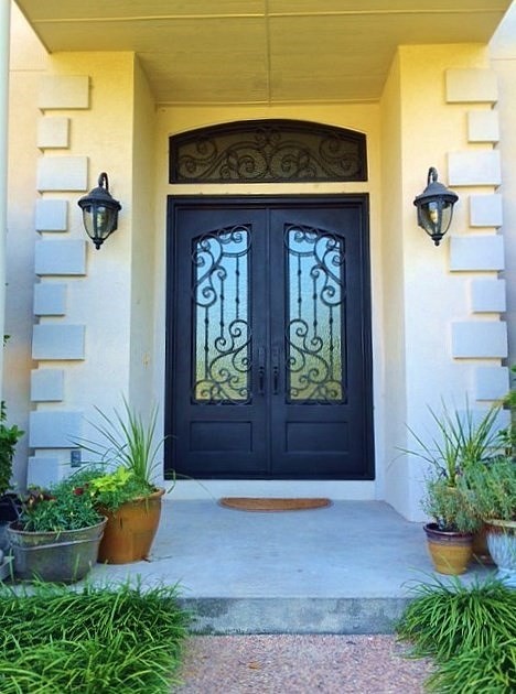 Foto di una grande porta d'ingresso minimal con una porta a due ante e una porta in metallo