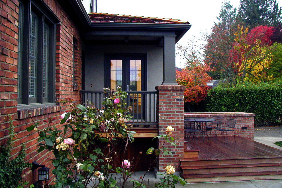 Entryway - traditional entryway idea in Seattle