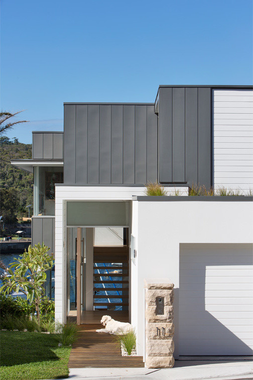 This is an example of a contemporary entrance in Sydney.